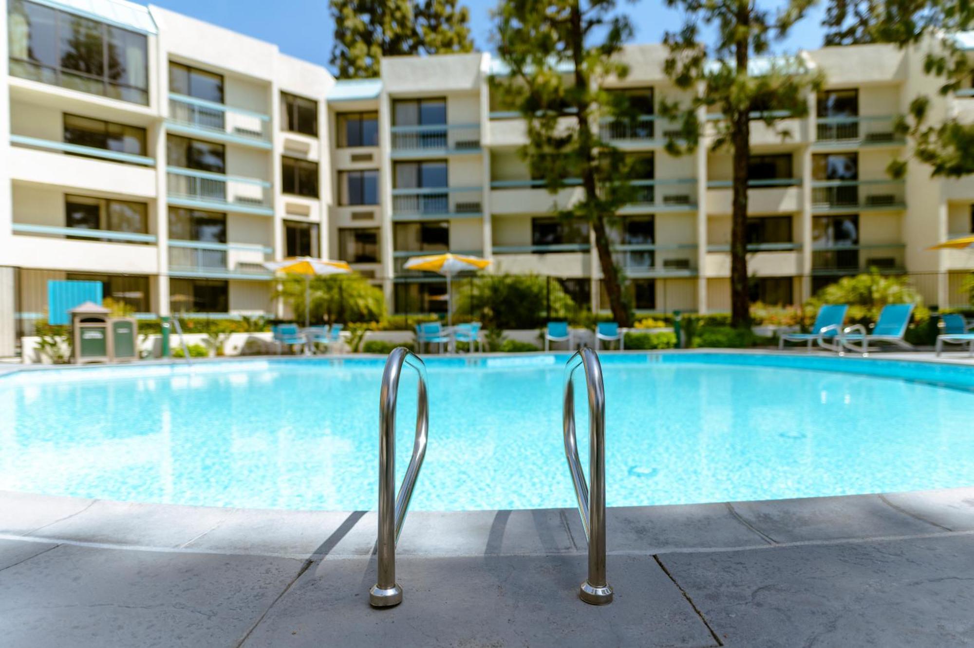 Howard Johnson By Wyndham Anaheim Hotel & Water Playground Екстер'єр фото