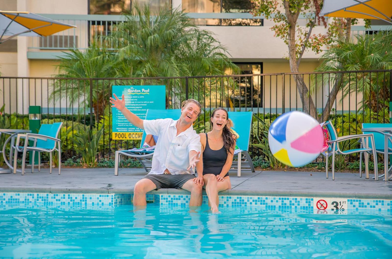 Howard Johnson By Wyndham Anaheim Hotel & Water Playground Екстер'єр фото